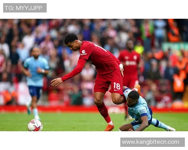 中超激战：利物浦逆转拜仁红牌事件引发全场热议